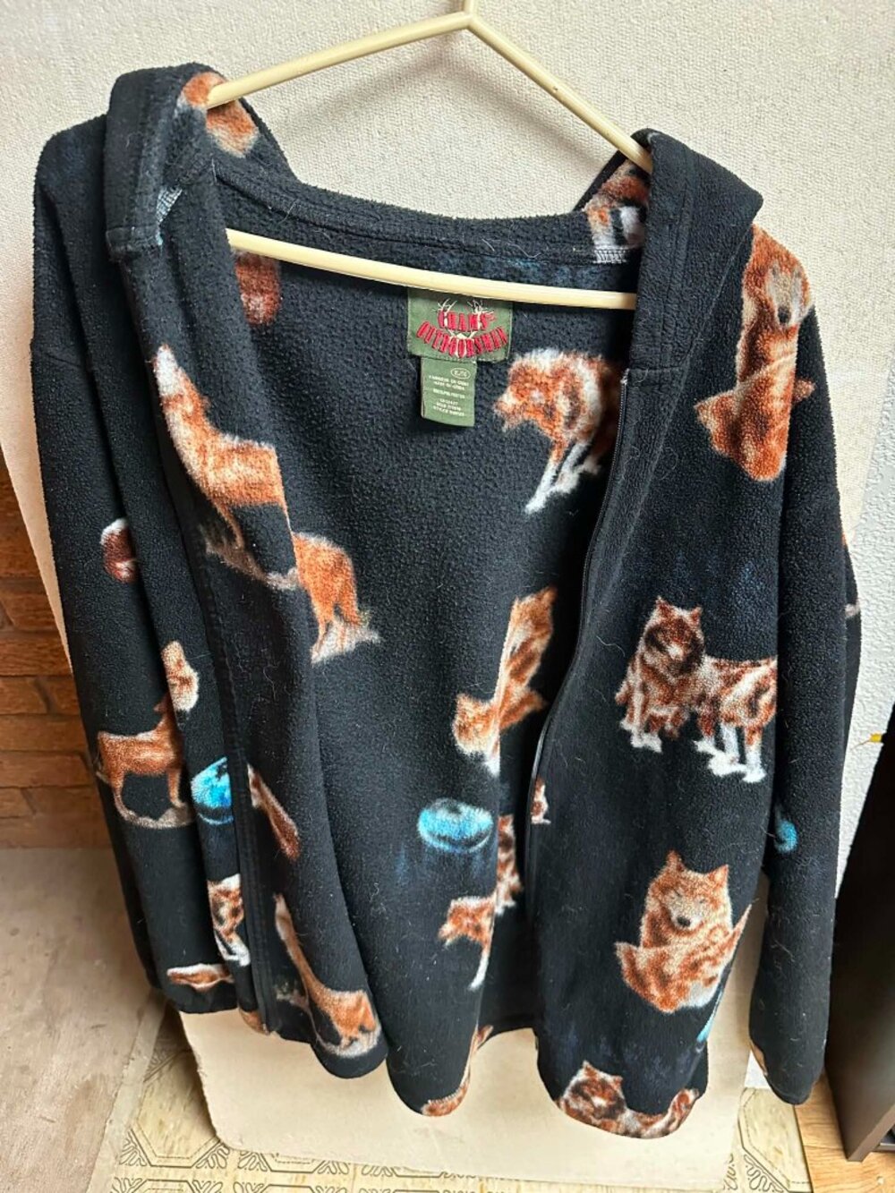 Black wolf sweater with hoodie